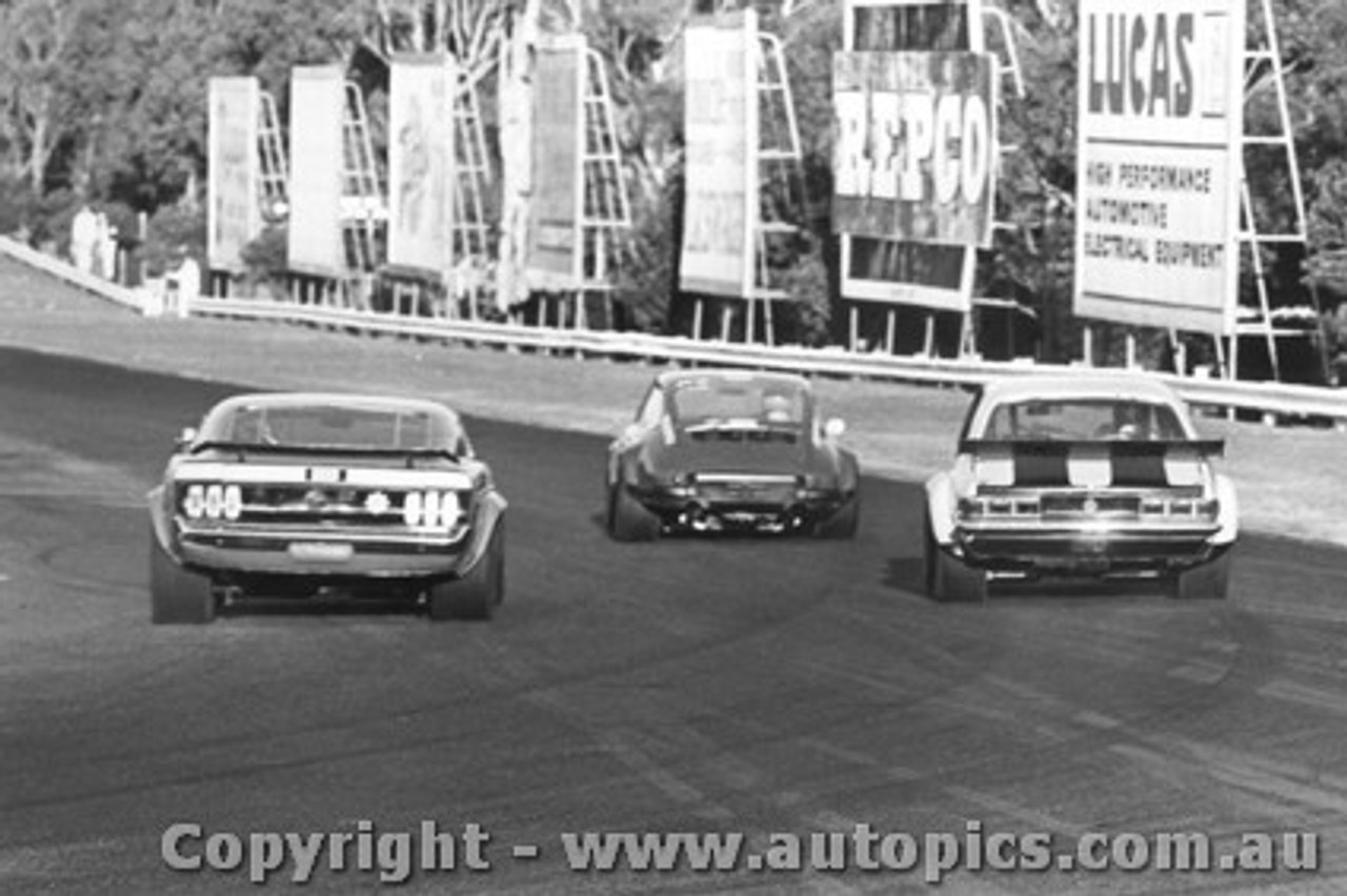 72105 - A. Moffat Ford Mustang /A. Hamilton Porsche / B. Thomson Holden Torana - Sandown 1972