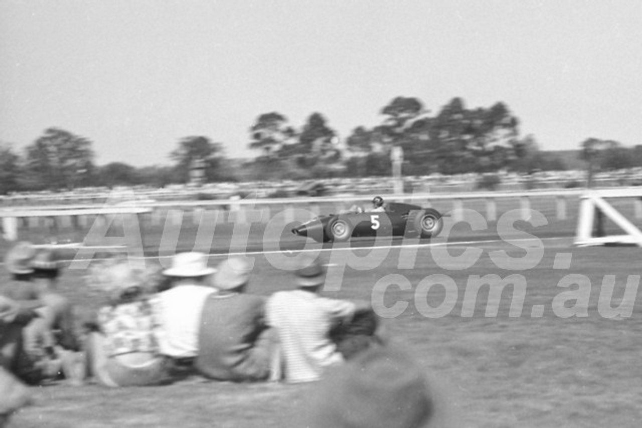 61540 - Graham Hill, BRM - Warwick Farm 1961