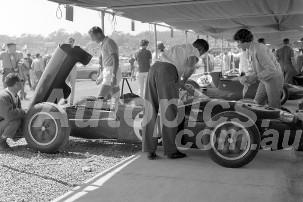 62606 - J. Hunnman Lotus - Sandown 11th March 1962  - Photographer  Barry Kirkpatrick