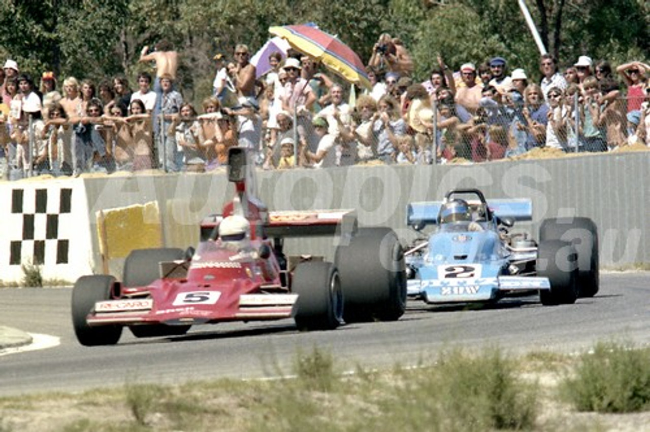 76673 - Kevin Bartlett, Lola T400-Chev  / John Goss, Matich A53-Repco - Wanneroo 21st March 1976 - Photographer Tony Burton