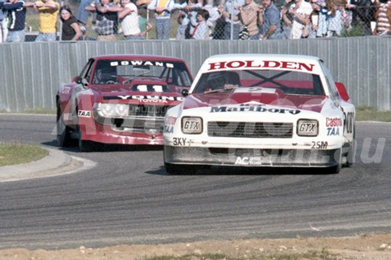 78122 -  Ron Harrop, Torana / Bruce Gowans, Celica  - Aust. Sports Sedan Champs.  - Wanneroo 18th June 1978 - Photographer Tony Burton