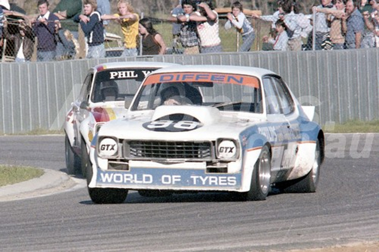 78125 -  Ian Diffen, Torana & Phil Ward, Escort  - Aust. Sports Sedan Champs.  - Wanneroo 18th June 1978 - Photographer Tony Burton