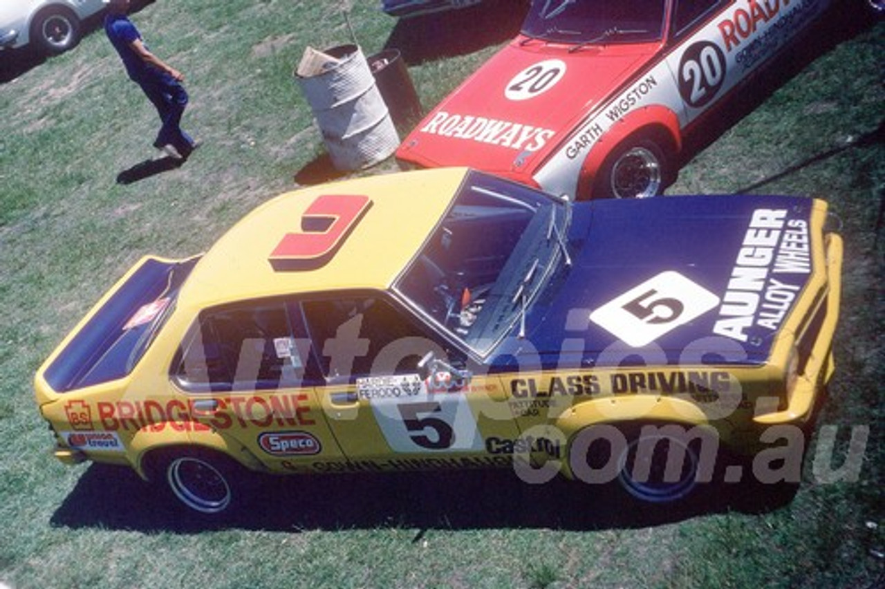 75209 - Peter Brock - Torana L34 - Baskerville 30th November 1975 - Photographer Keith Midgley