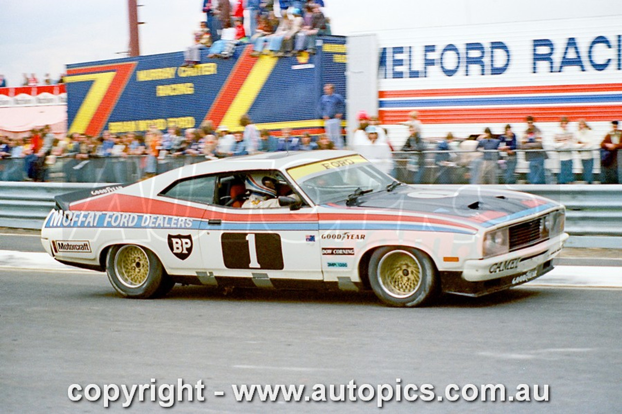 77138 - Allan Moffat, Falcon - Sandown 11th November 1977 - Photographer Keith Midgley