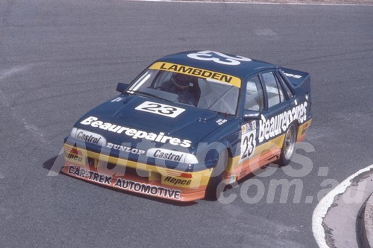 89057 - Chris Lambden, VL Commodore SS - Symmons Plains 1989 - Photographer Ray Simpson