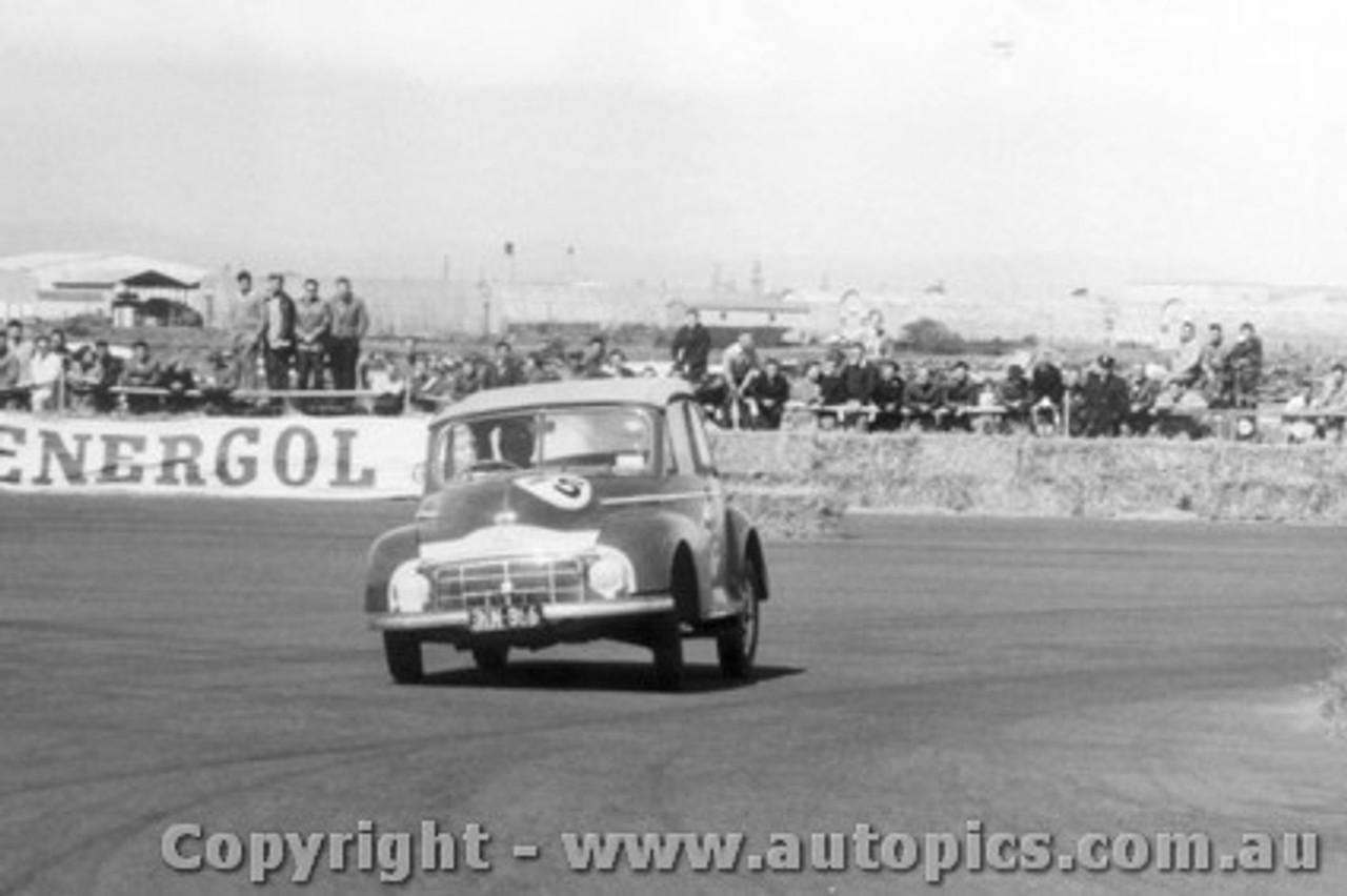 58011 - Bob Jane Morris Minor - Fishermen s Bend October 1958