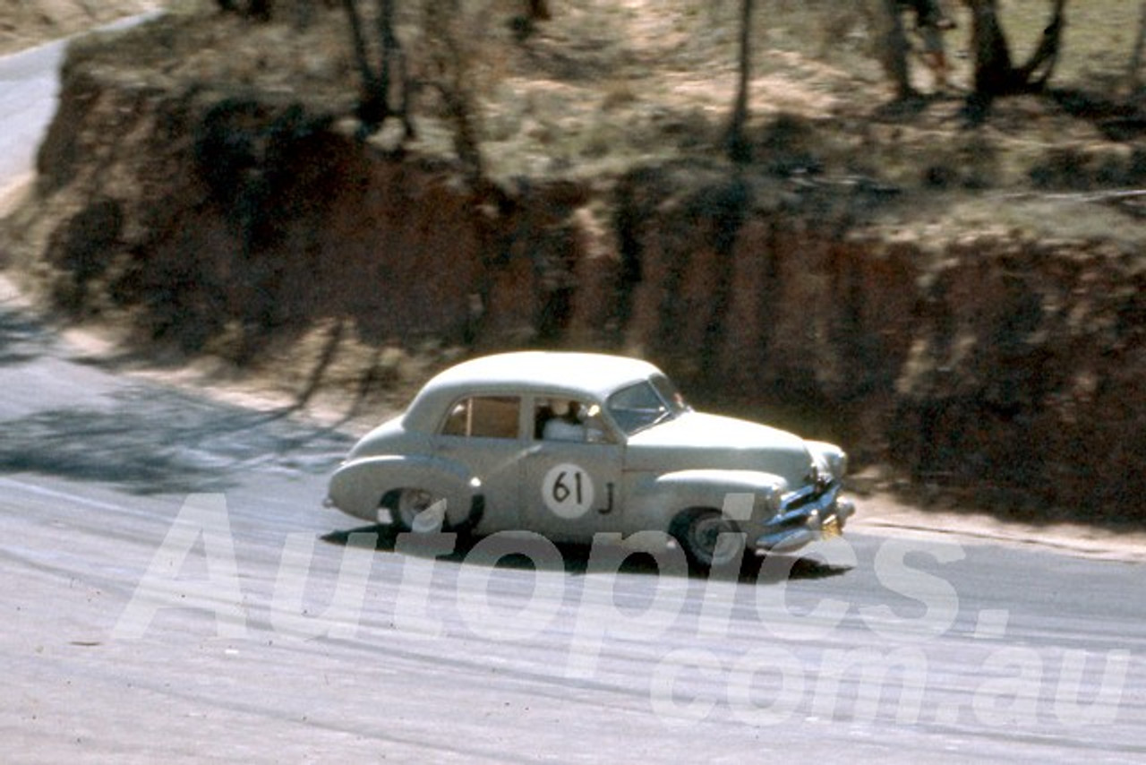 61022 - J. Millard - Holden FJ - Bathurst Easter 1961 - Photographer Peter Wilson