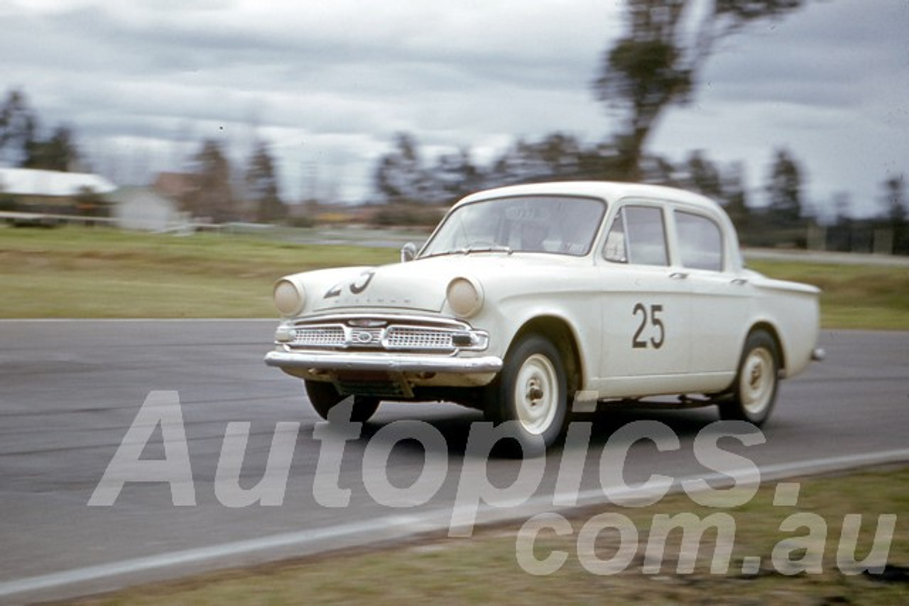 61041 - Paul Bolton - Hillman- Warwick Farm 1961 - Photographer Peter Wilson