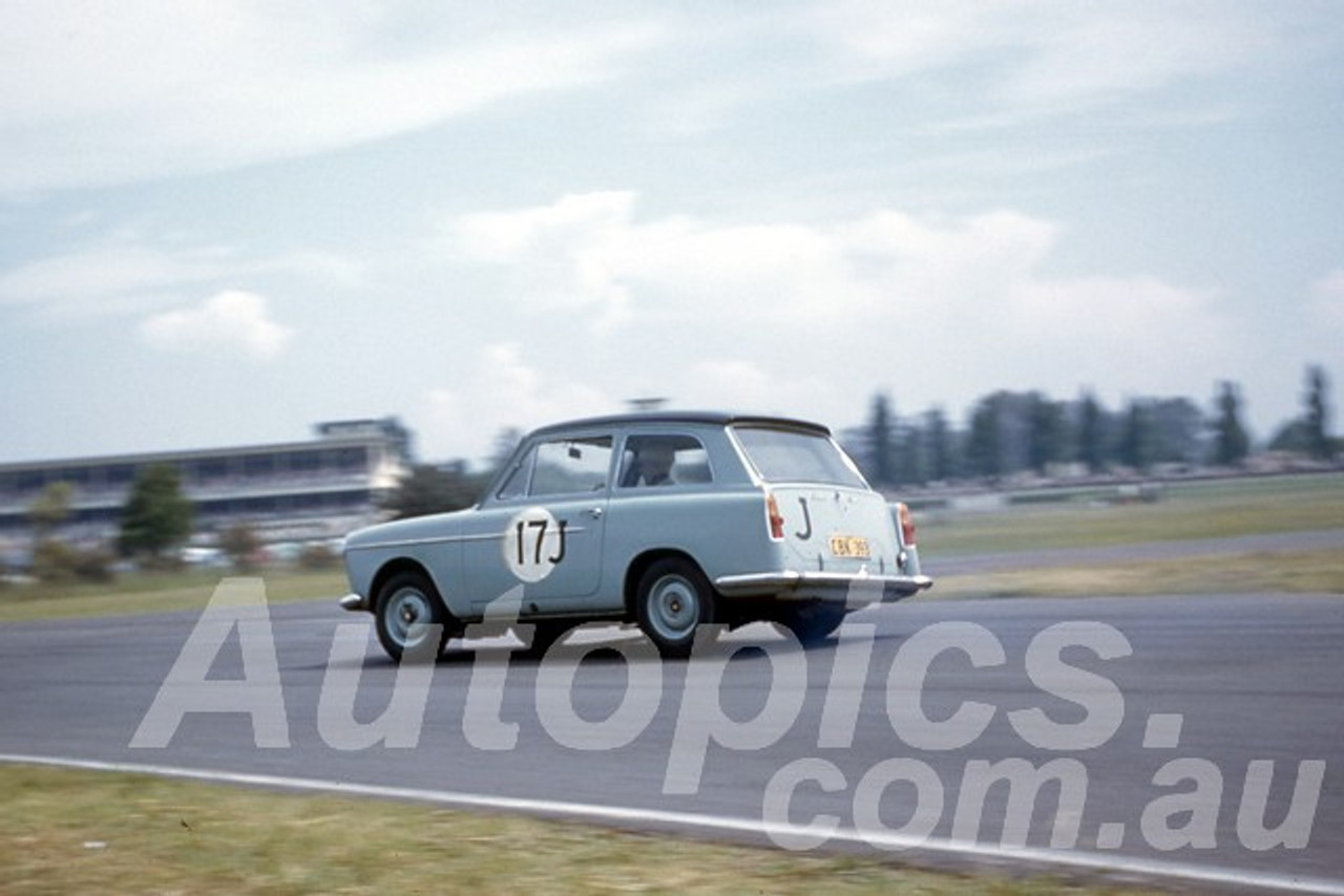 61042 - Barry Car - Austin A40 - Warwick Farm 1961 - Photographer Peter Wilson