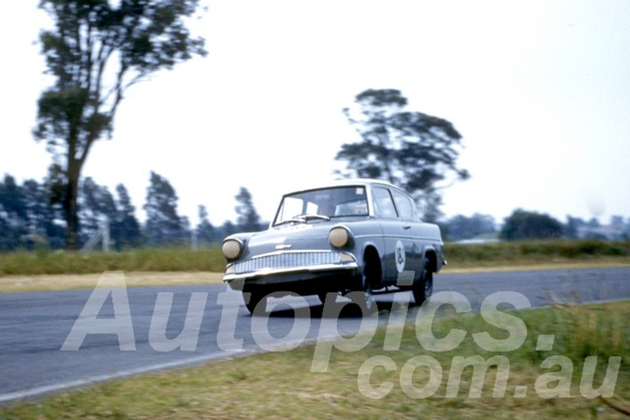 61044 - John French - Anglia  - Warwick Farm 1961 - Photographer Peter Wilson