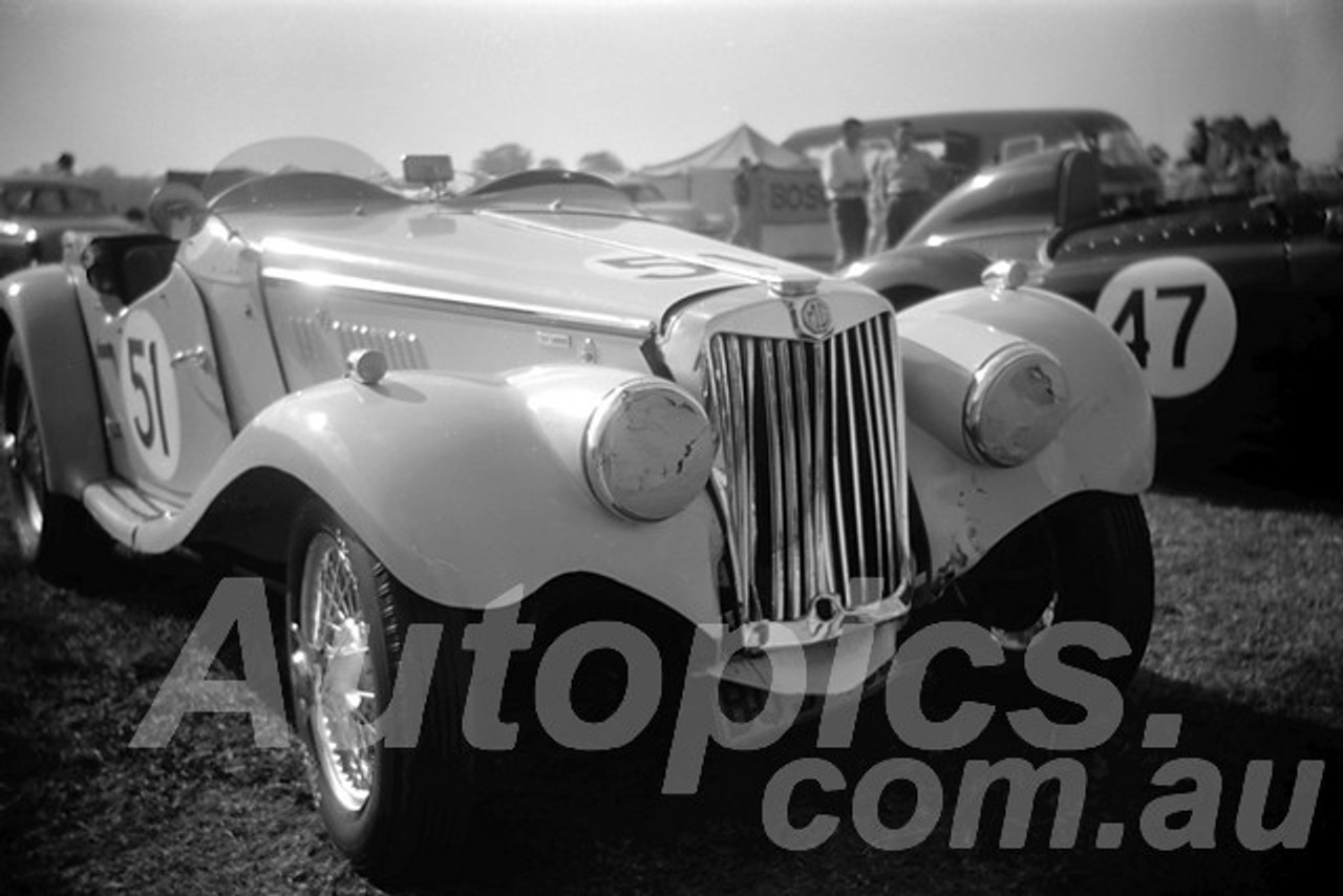 61063 - G. Gray MG TF - Warwick Farm 1961 - Paul Manton Collection