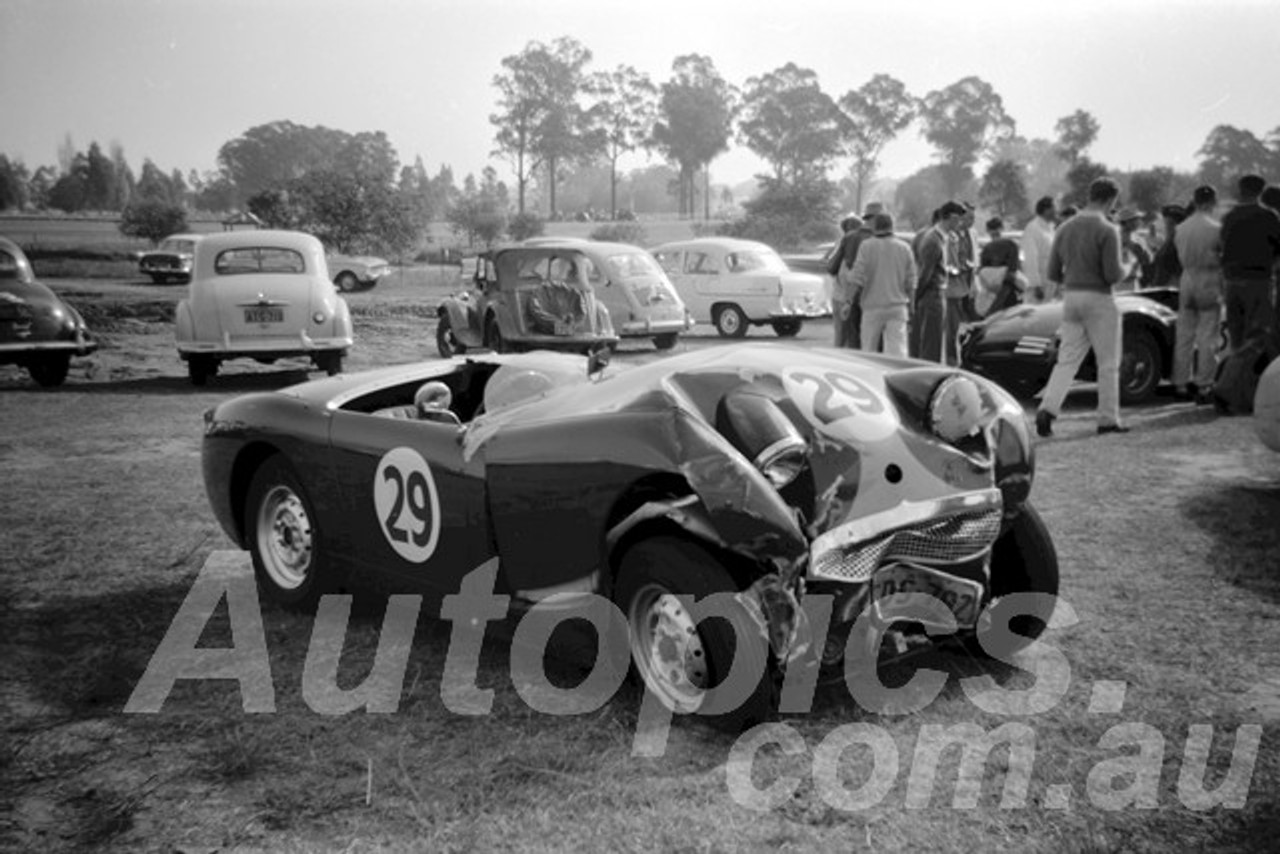 61064 - A. Allan, Austin Healey Sprite- Warwick Farm 1961 - Paul Manton Collection