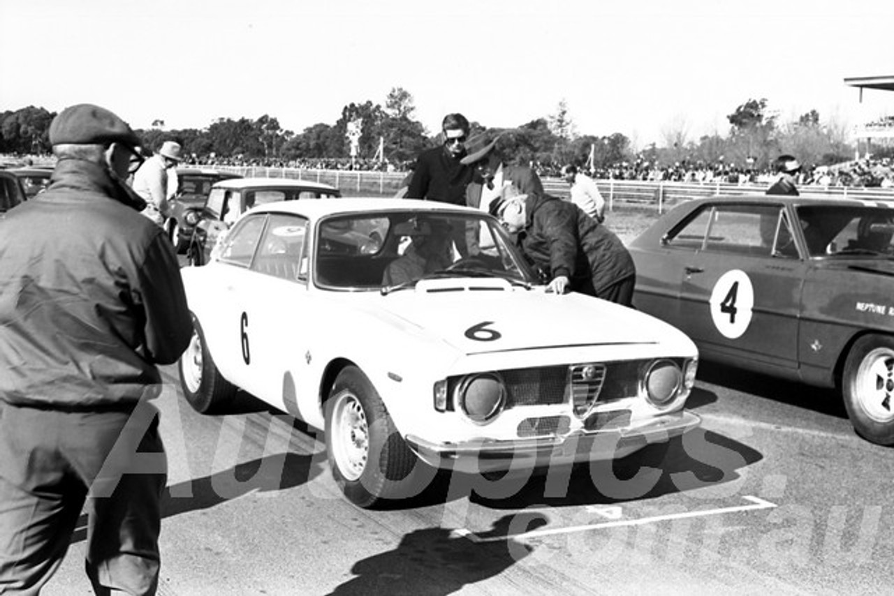 66302 - Kevin Bartlett, Alfa Romeo GTA - Warwick Farm 1966 - Paul Manton Collection
