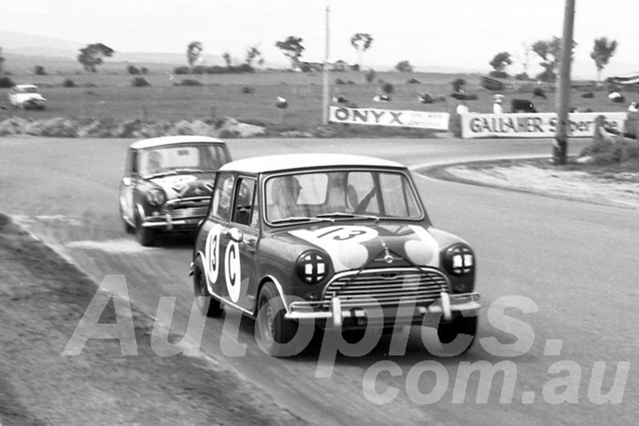 66787 - Bob Holden / Rauno Aaltonen, Morris Cooper S - Bathurst 1966 - Paul Manton Collection