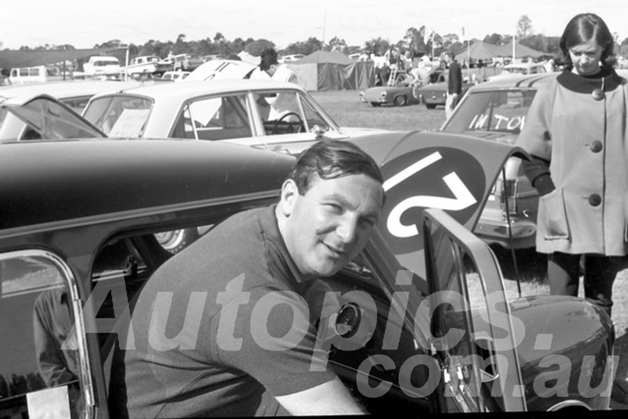 66788 - Ron Haylen in the Frank Demuth / Frank Matich, Morris Cooper S - Bathurst 1966 - Paul Manton Collection