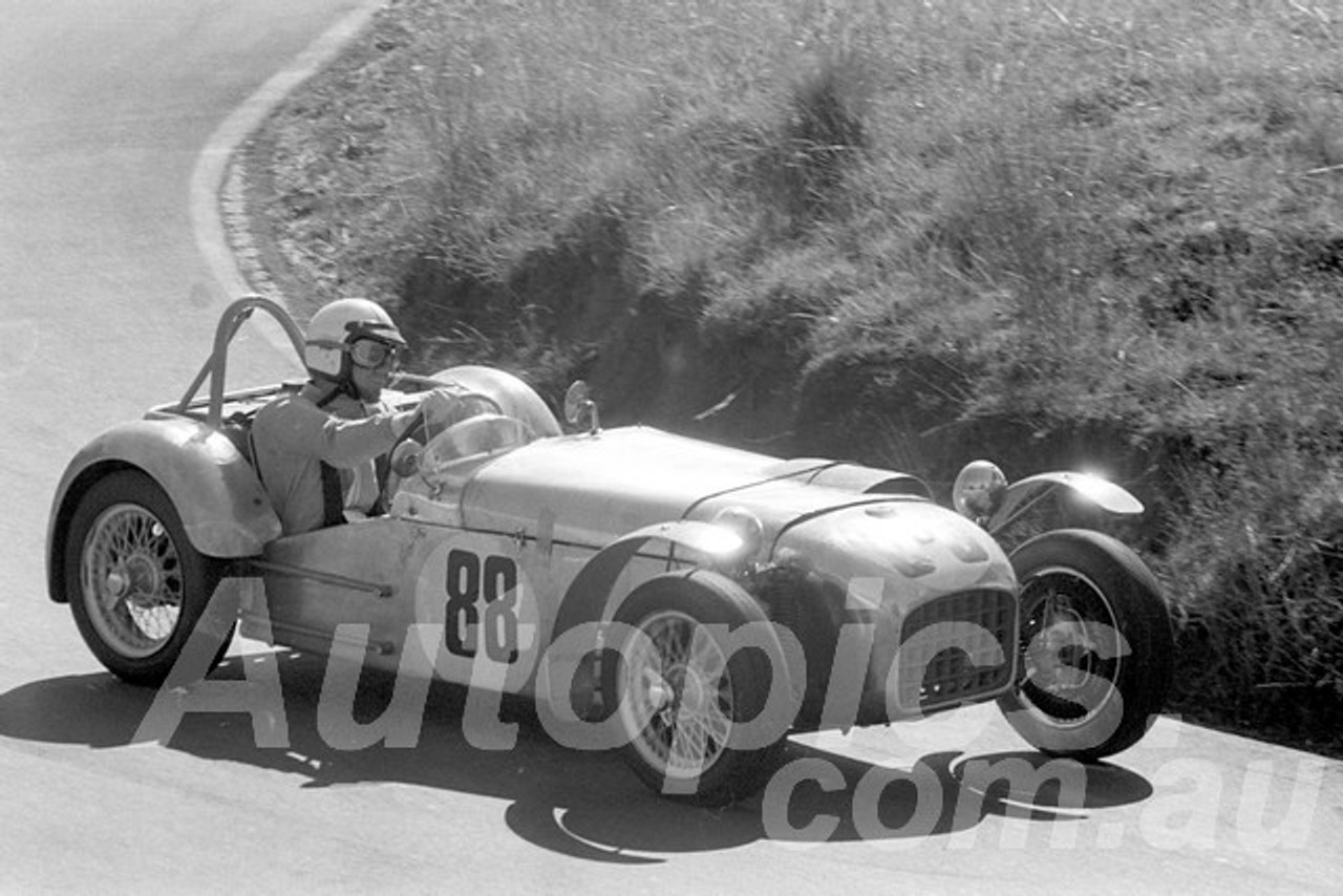 73452 - Graham Howard, Lotus MK6 Coventry Climax  - Bathurst 1973 - Photographer Lance J Ruting