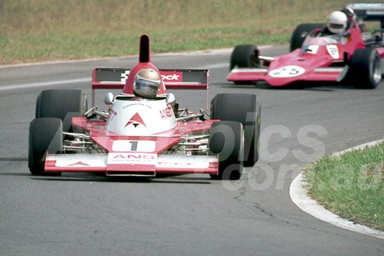 77648 - Ver Schuppan, Elfin MR8 Chev - Tasman Series Australian Grand Prix Oran Park 1977 - Photographer Neil Stratton