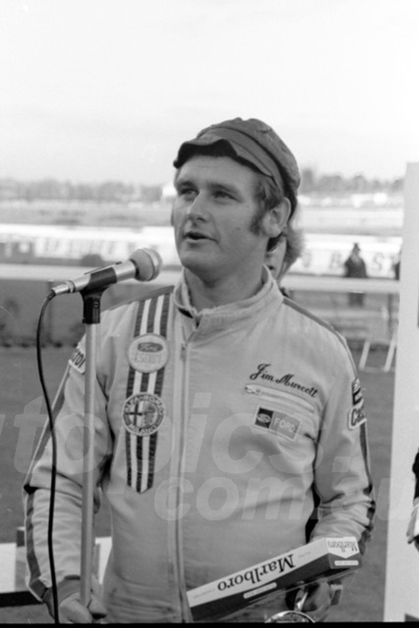 75239 - Jim Murcott, Ford Escort Winner of 1301 to 2000 cc Class - Sandown 14 th September 1975 - Photographer Peter D'Abbs