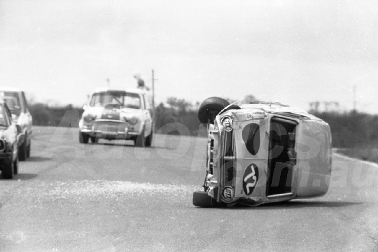 75241 - Jim Stewart, Mini Clubman - Amaroo Par 2nd March 1975 - Photographer Lance Ruting