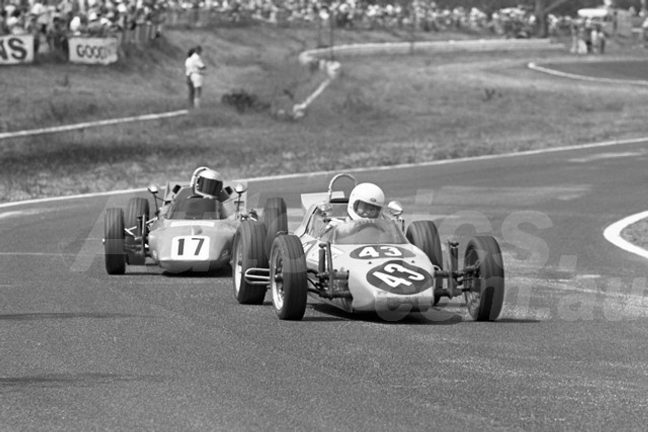 76173 - Max Clarke, Malmark Elfin & Russell Davidson, Nimbus 2B Formula Vee - Sandown 15th February 1976 - Photographer Peter D'Abbs