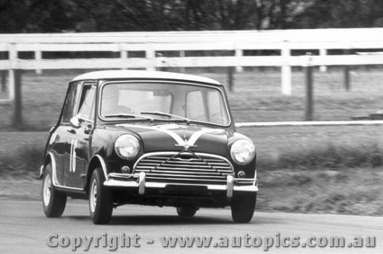 66016 - B. Wright Morris Cooper S - Warwick Farm 1966 - Photographer Lance Ruting