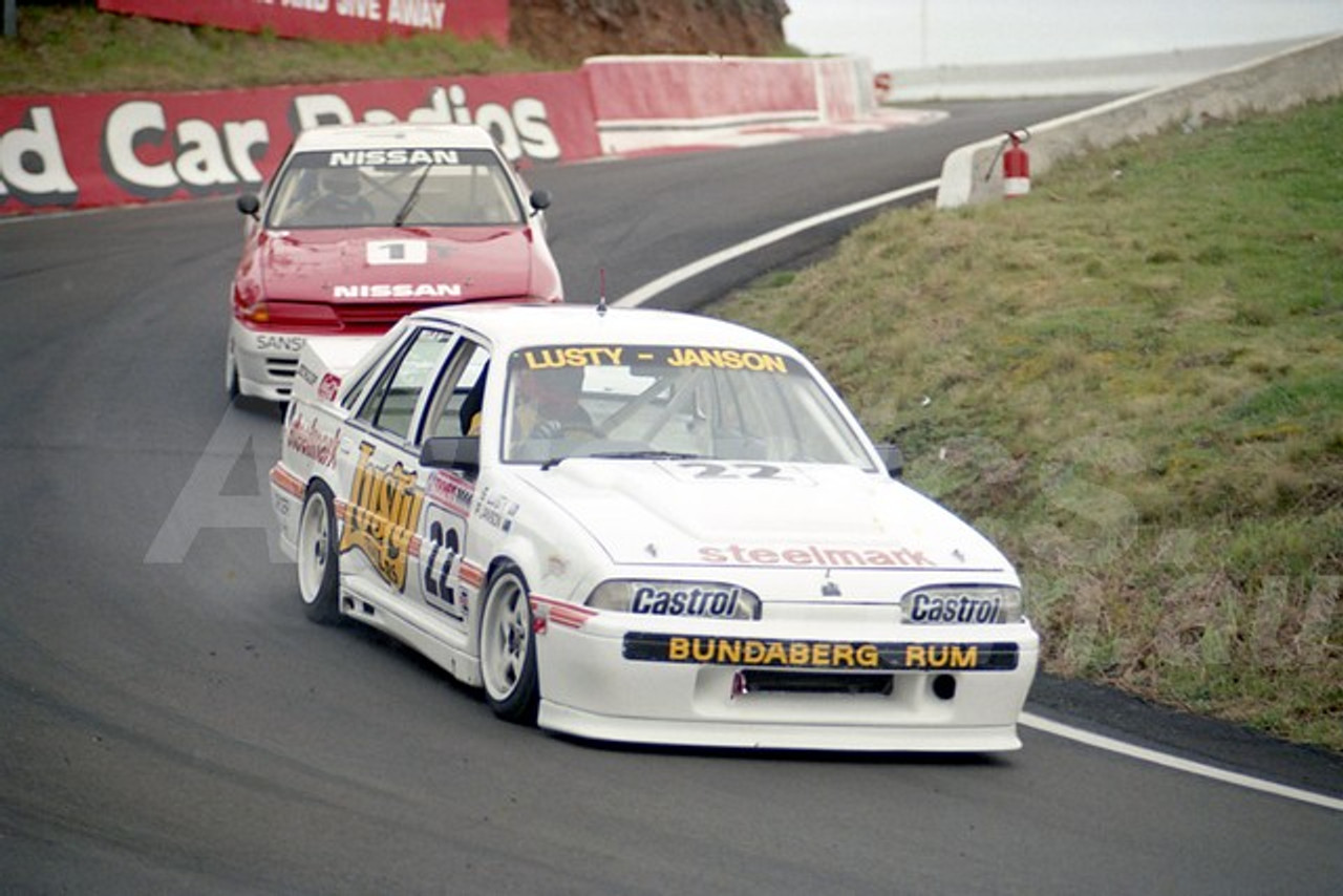 90799  -  GRAHAM LUSTY /  PETER JANSON, COMMODORE VL - Tooheys 1000 Bathurst 1990 - Photographer Ray Simpson