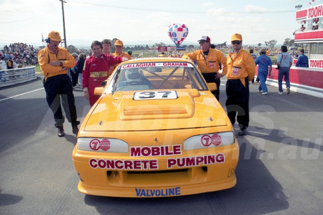 90813  -  BRIAN CALLAGHAN Snr /  BARRY GRAHAM, COMMODORE VL - Tooheys 1000 Bathurst 1990 - Photographer Ray Simpson