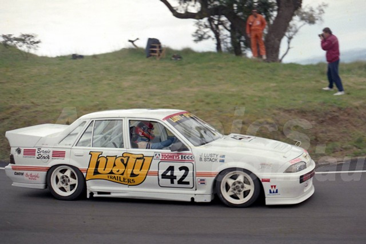 90818  -  JOHN LUSTY / BERNIE STACK, COMMODORE VL - Tooheys 1000 Bathurst 1990 - Photographer Ray Simpson