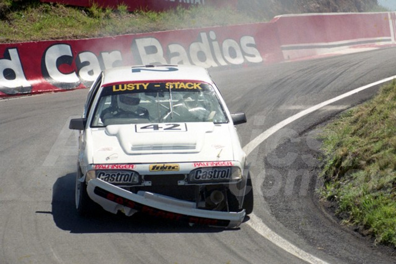 90819  -  JOHN LUSTY / BERNIE STACK, COMMODORE VL - Tooheys 1000 Bathurst 1990 - Photographer Ray Simpson