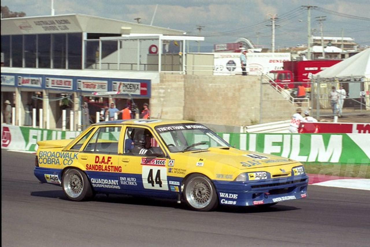 90823  -  PAUL TREVETHAN / ANDREW McDOWELL, COMMODORE VL - Tooheys 1000 Bathurst 1990 - Photographer Ray Simpson