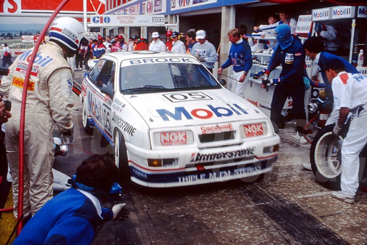 90826  -  PETER BROCK / ANDY ROUSE, FORD SIERRA - Tooheys 1000 Bathurst 1990 - Photographer Ray Simpson