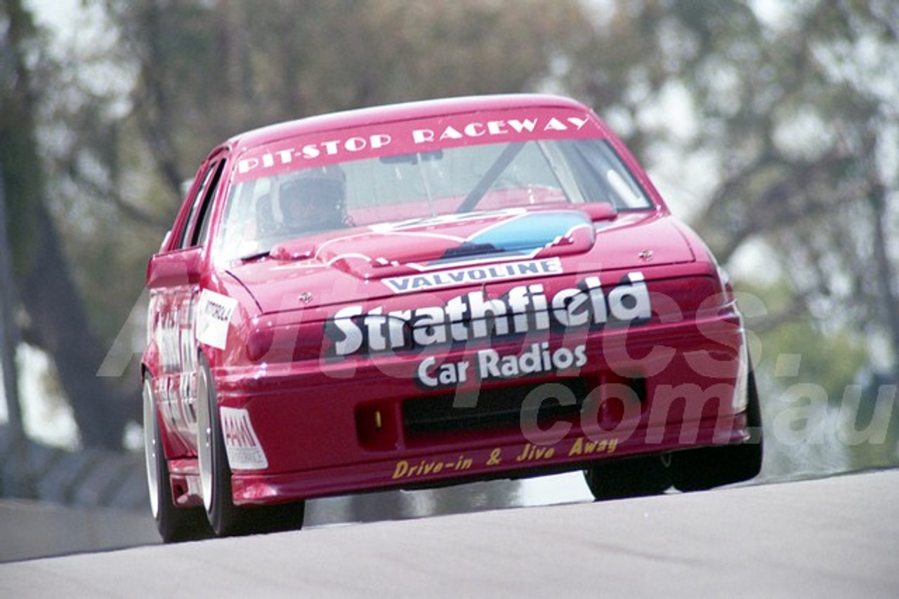 91829 - GRAHAM MOORE / MICHEL DELCOURT / PETER McKAY, COMMODORE VL - 1991 Bathurst Tooheys 1000 - Photographer Ray Simpson