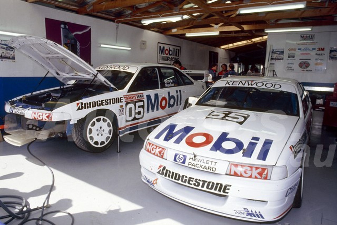 92767 -  PETER BROCK / MANUEL REUTER, COMMODORE VP - 1992 Bathurst Tooheys 1000 - Photographer Lance J Ruting