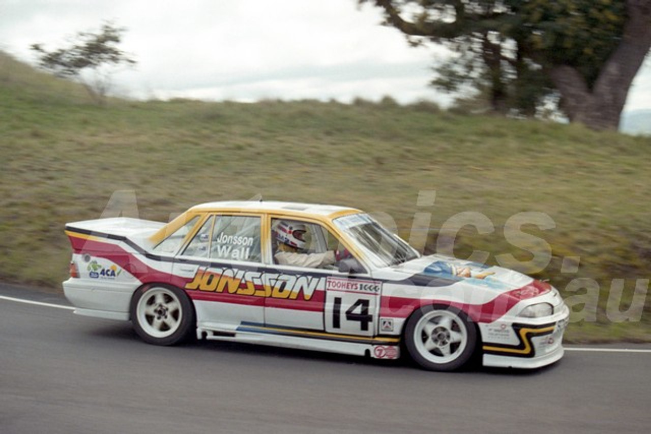 92782 -  WARREN JONSSON / DES WALL, COMMODORE VL - 1992 Bathurst Tooheys 1000 - Photographer Lance J Ruting