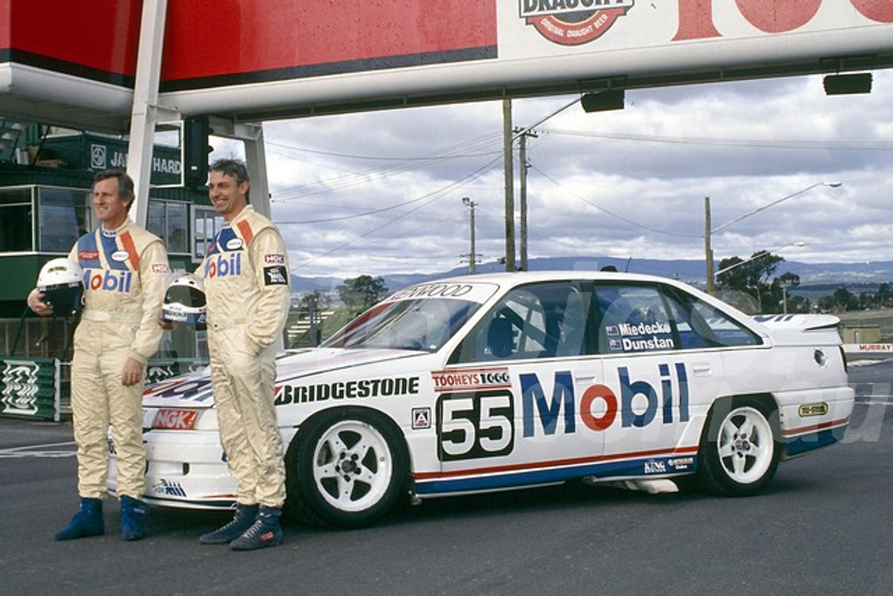 92840 - ANDREW MIEDECKE / TROY DUNSTAN, COMMODORE VN - 1992 Bathurst Tooheys 1000 - Photographer Lance J Ruting