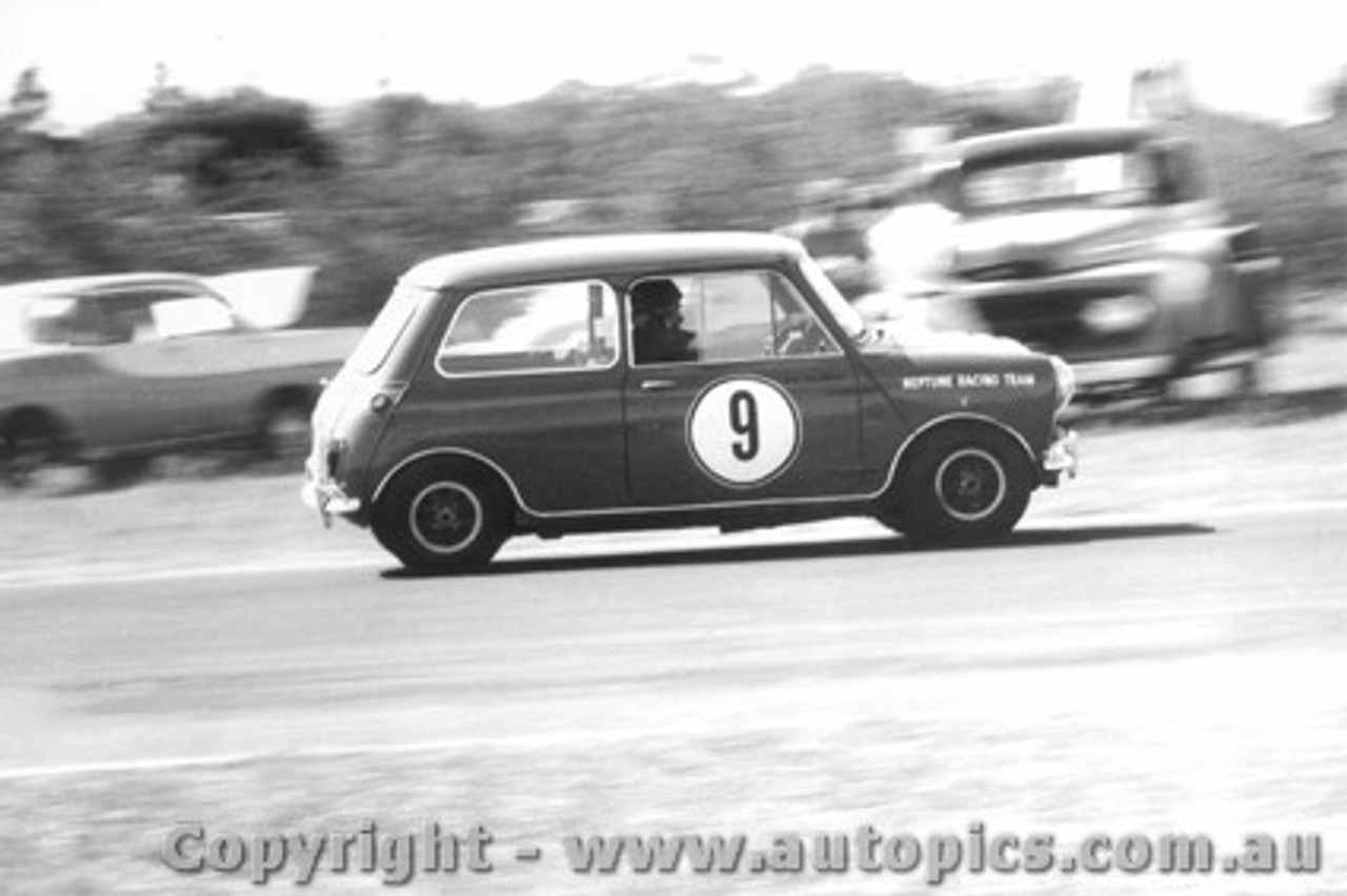 64024 - Peter Manton Morris Cooper S -  Warwick Farm 1964 - Photographer Lance Ruting