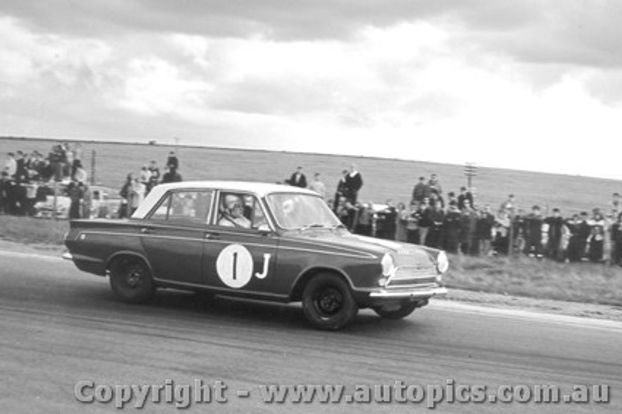 64027 - H. Firth Ford Cortiina GT - Calder 1964