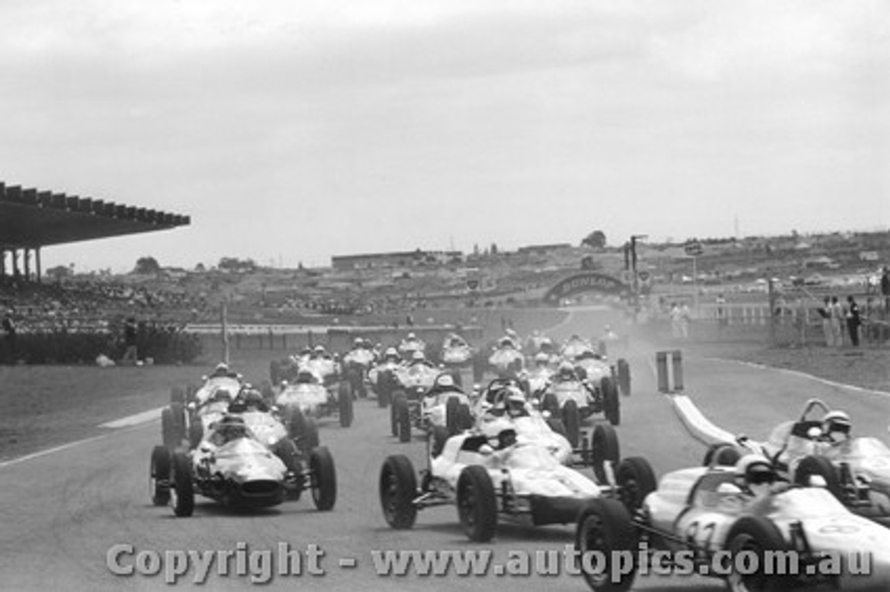 69531a - First Lap Formula Vee Race Sandown 1969 - Hutton - Reynolds - Prendergast - Brown and many more