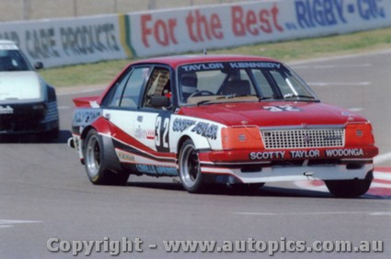 82727 - Taylor / Kennedy  Holden Commodore - Bathurst 1982