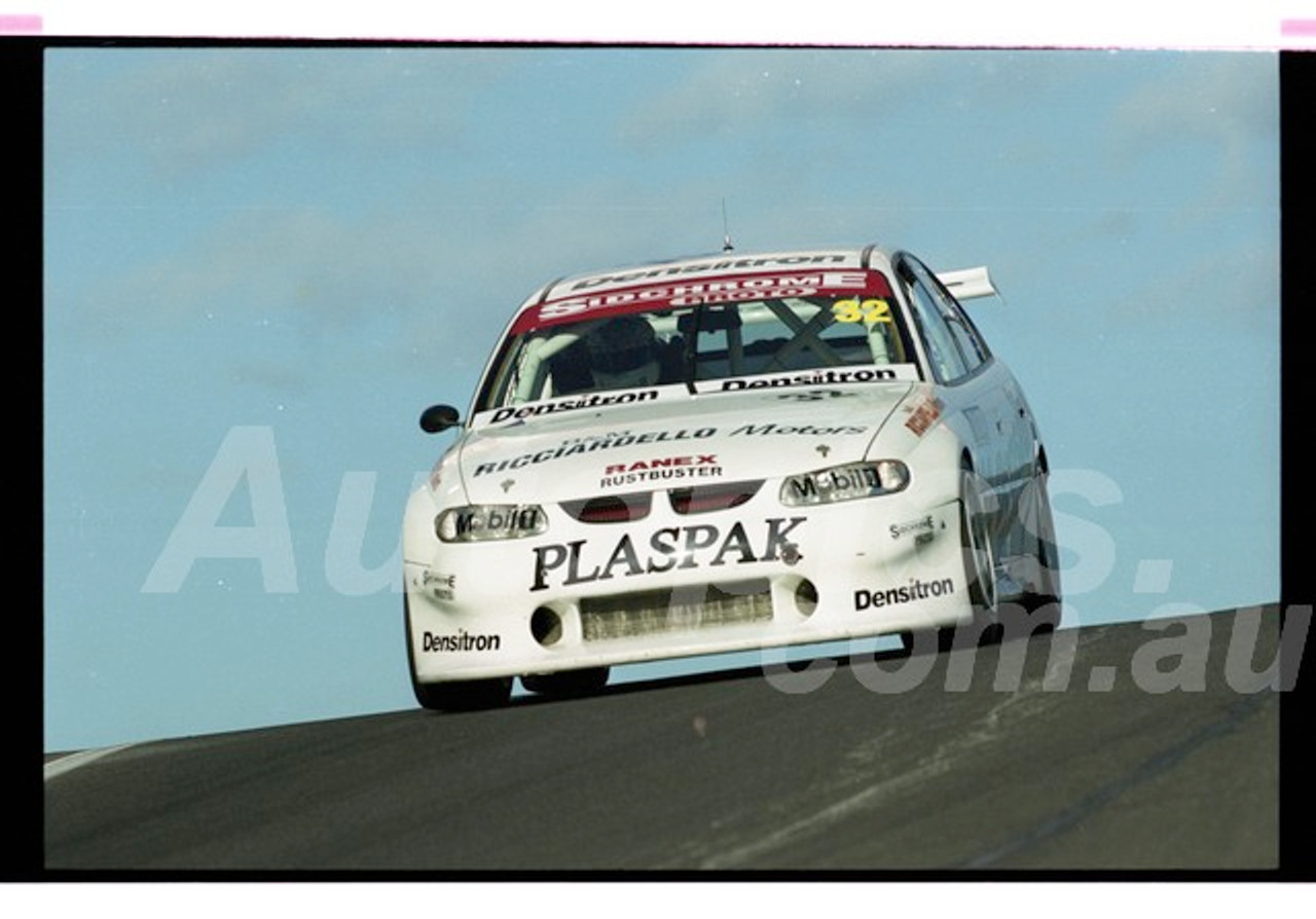 Bathurst FIA 1000 15th November 1999 - Photographer Marshall Cass - Code 99-MC-B99-1038