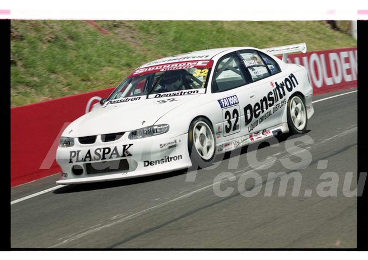 Bathurst FIA 1000 15th November 1999 - Photographer Marshall Cass - Code 99-MC-B99-1081