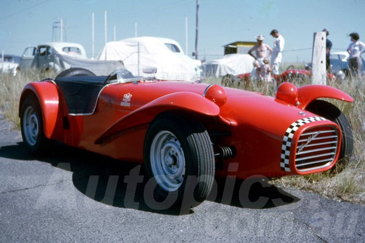 63427 - Bill Gates, Elfin Clubman - Lakeside 1963 - Jim Bertram Collection