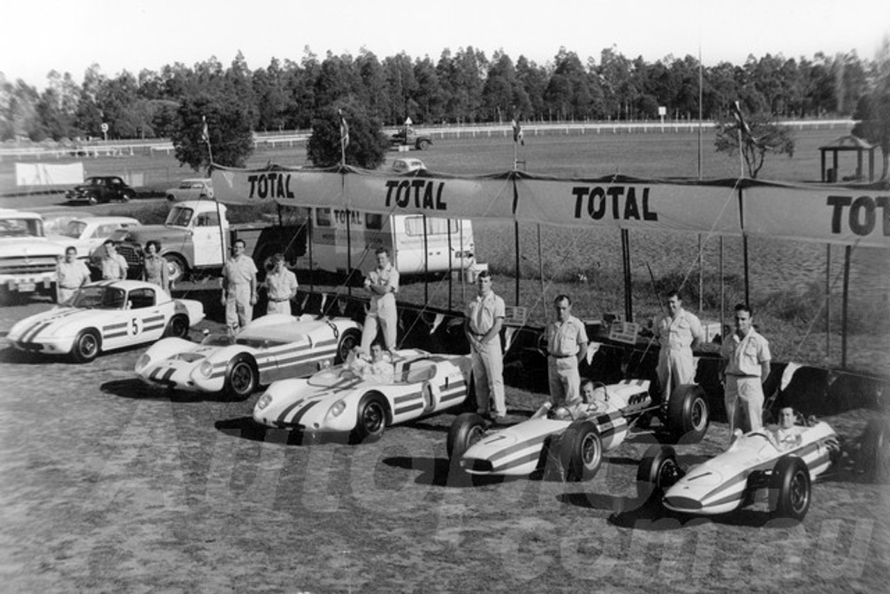 65587 - The Total Team - Leo & Ian Geoghegan & Frank Matich - Sandown 1965 - Jim Bertram Collection