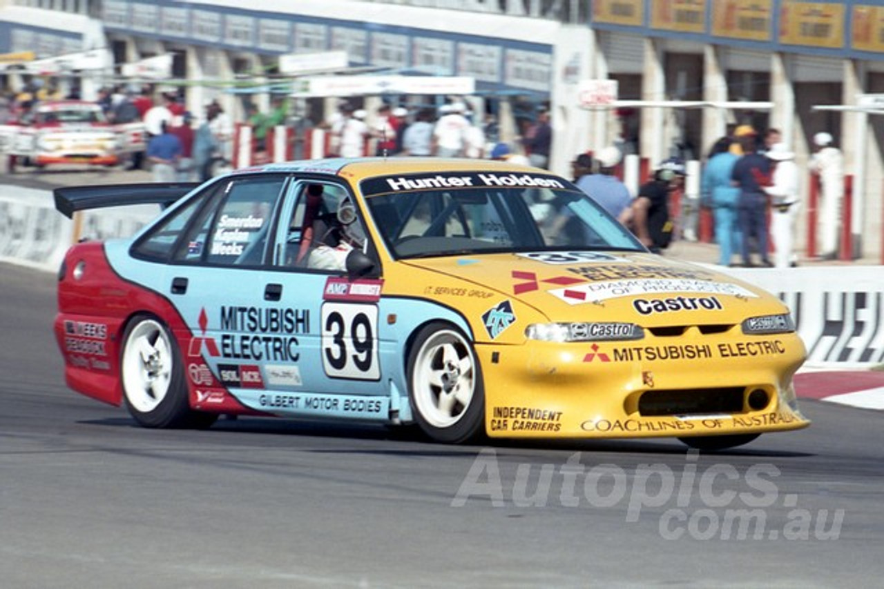 96806 - CHRIS SMERDON / KEVIN WEEKS / ADAM  KAPLAN - Commodore VR - AMP Bathurst 1000 1996 - Photographer Marshall Cass