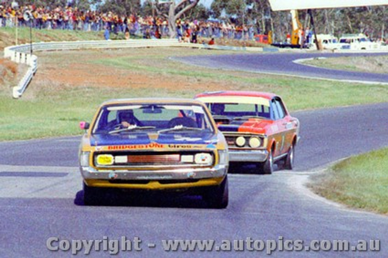 72127 - P. Dowling Valiant Charger / F. Gibson  Ford Falcon GTHO Phase 3 - Sandown 1972