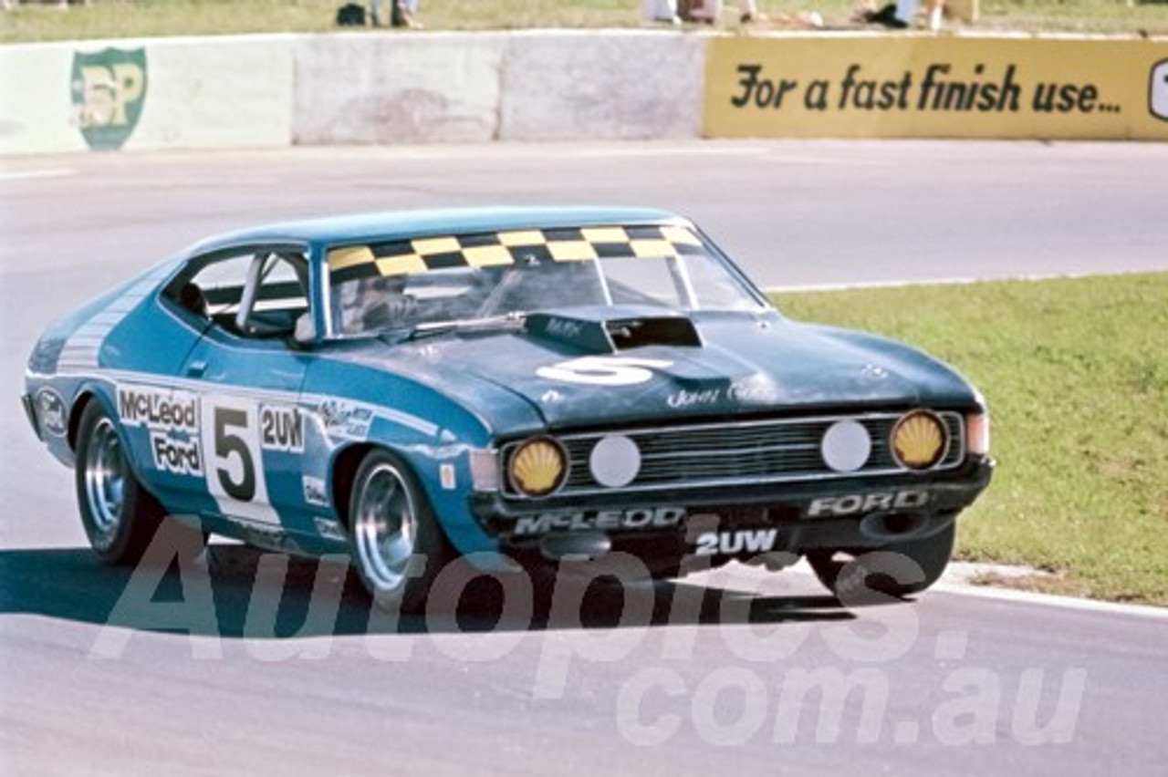 74179 - John Goss Falcon XA  - Oran Park 1974 - Photographer Wayne Franks