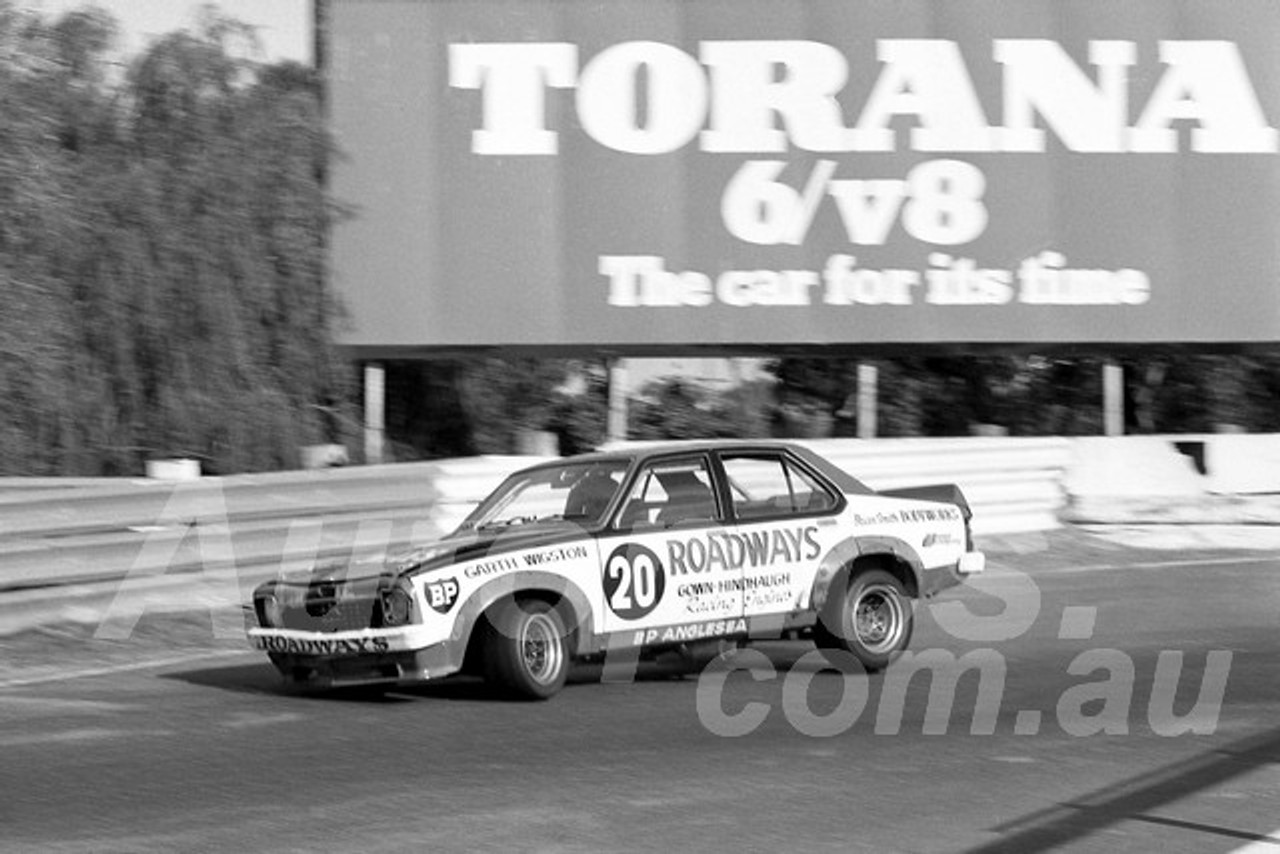 76227 - Garth Wigston, Torana SLR 5000 -  Sandown 11th April 1976 - Photographer Peter D'Abbs