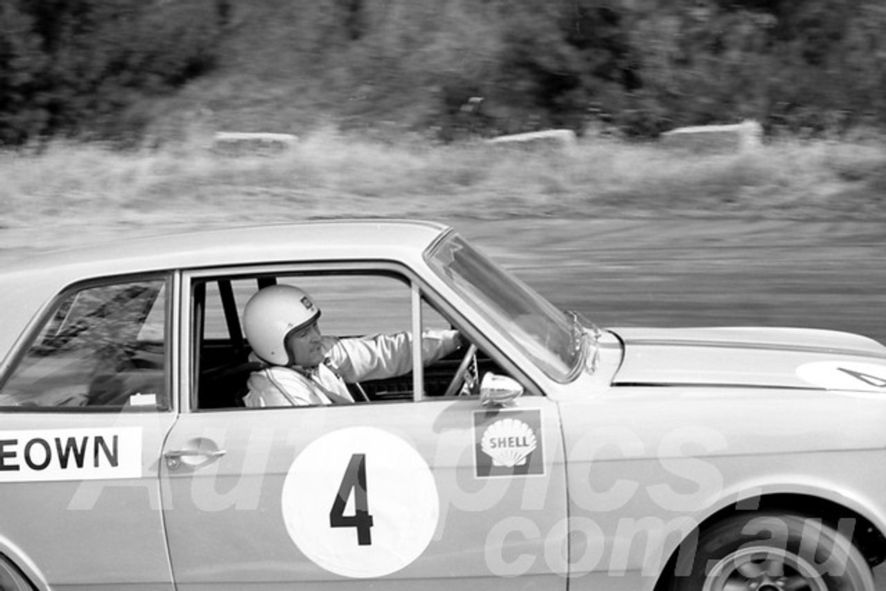 700012 - Jim McKeown, Lotus Cortina -  Hume Weir 1970