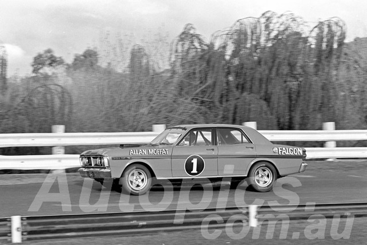 72567 - Allan Moffat XY Falcon GTHO - Sandown 250 - 1972 - Photographer Peter D'Abbs