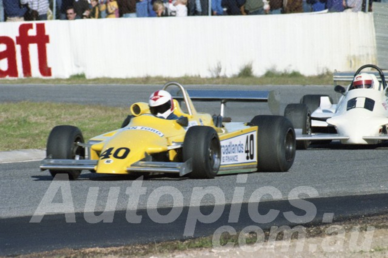 82135 - Geoff Nichol Ralt RT4 & Alf Costanzo Tiga  - Wanneroo 1982  - Photographer  Tony Burton